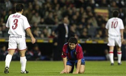 Riquelme, arrodillado en el césped tras una ocasión de gol fallada.