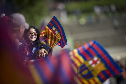 Aficionats del Barça als carrers de Barcelona per celebrar la victòria del seu equip.