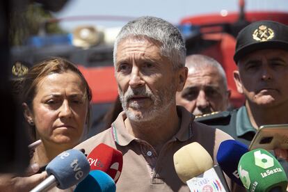 El ministro del Interior, Fernando Grande-Marlaska, durante su visita al Puesto Avanzado del incendio de varios municipios de Burgos, el pasado 25 de julio.