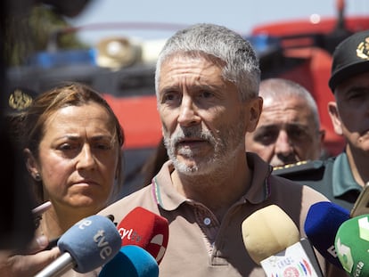 El ministro del Interior, Fernando Grande-Marlaska, durante su visita al Puesto Avanzado del incendio de varios municipios de Burgos, el pasado 25 de julio.