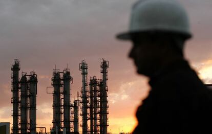 Un trabajador de la refinería venezolana Camilo Cienfuegos.