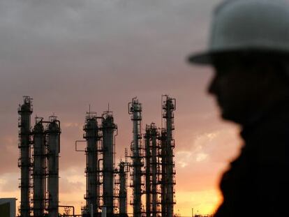 Un trabajador de la refiner&iacute;a venezolana Camilo Cienfuegos.