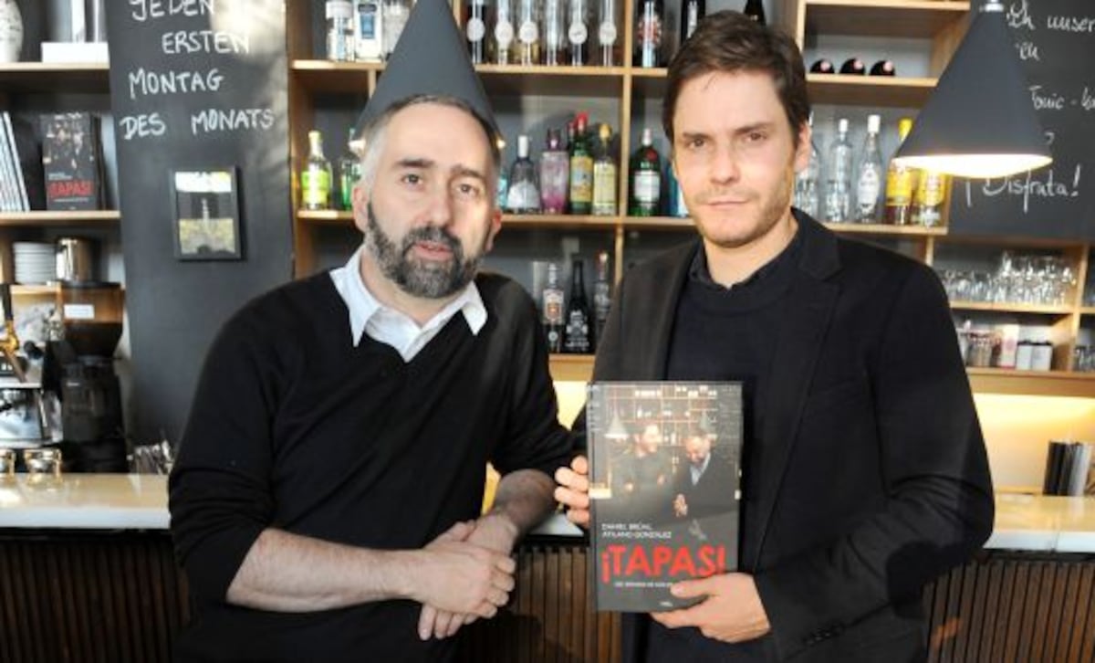 Daniel Brühl brings a serving of Barcelona to Berlin | Spain | EL PAÍS  English, image size:1200x726