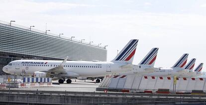 Aviones de Air France aparcados en el aeropuerto Charles de Gaulle de París.