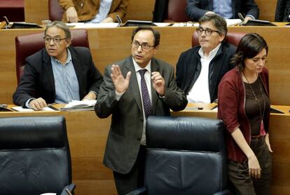 El consejero de Hacienda, Vicent Soler, en el pleno de las Cortes de hoy viernes.