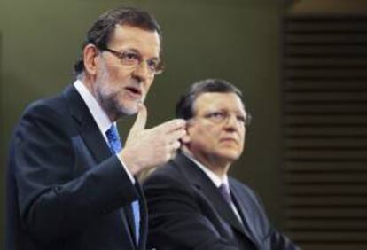 El presidente del Gobierno español, Mariano Rajoy (i), y el presidente de la Comisión Europea, José Manuel Durao Barroso, comparecen en una rueda de prensa tras su reunión el pasado 5 de junio en la sede de la Comisión Europea en Bruselas.