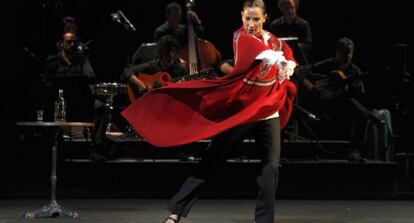 La bailarina Cecilia Gómez, sobre las tablas de los Teatros del Canal.