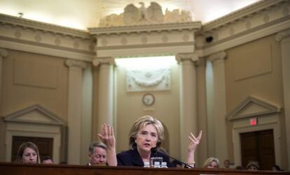 Hillary Clinton testifica en el Capitolio durante más de diez horas