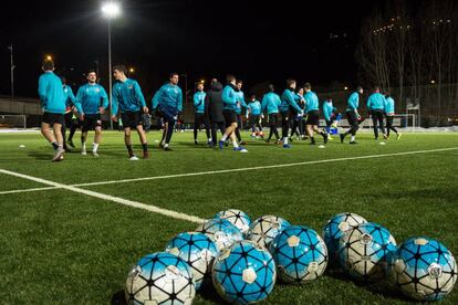 Entrenamiento del FC Andorra en las instalaciones del Camp d’Esports Prada de Moles.