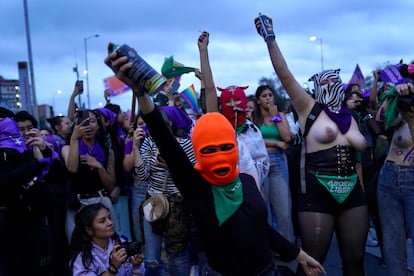 Manifestantes en la movilización por el 8-M en Bogotá (Colombia).