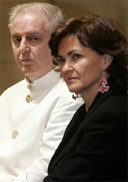 Daniel Barenboim y Carmen Calvo, en el Ayuntamiento de Madrid.