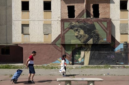 Un mural homenajea a Camarón en la barriada sevillana de Murillo