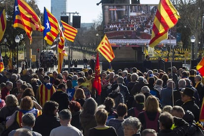 Supporters of independence following the parliament session on a screen.