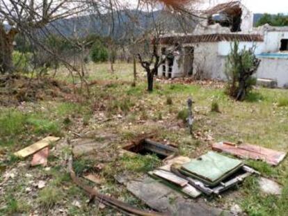 Pozo donde cay&oacute; el pastor rescatado. 