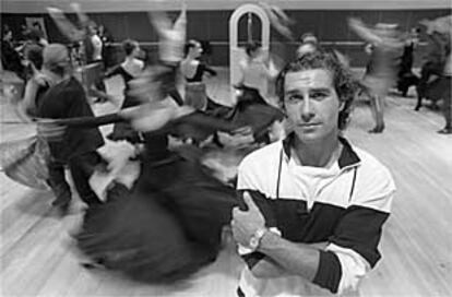 En primer plano, el bailarín Antonio Márquez, durante un ensayo.