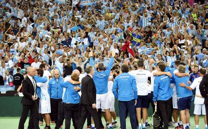 Los jugadores celebran con la afición en Zagreb.