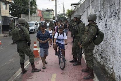 El Ejército brasileño en una favela de Río de Janeiro.