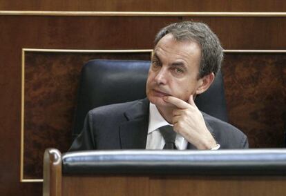 El presidente del Gobierno, José Luis Rodríguez Zapatero, en el Congreso