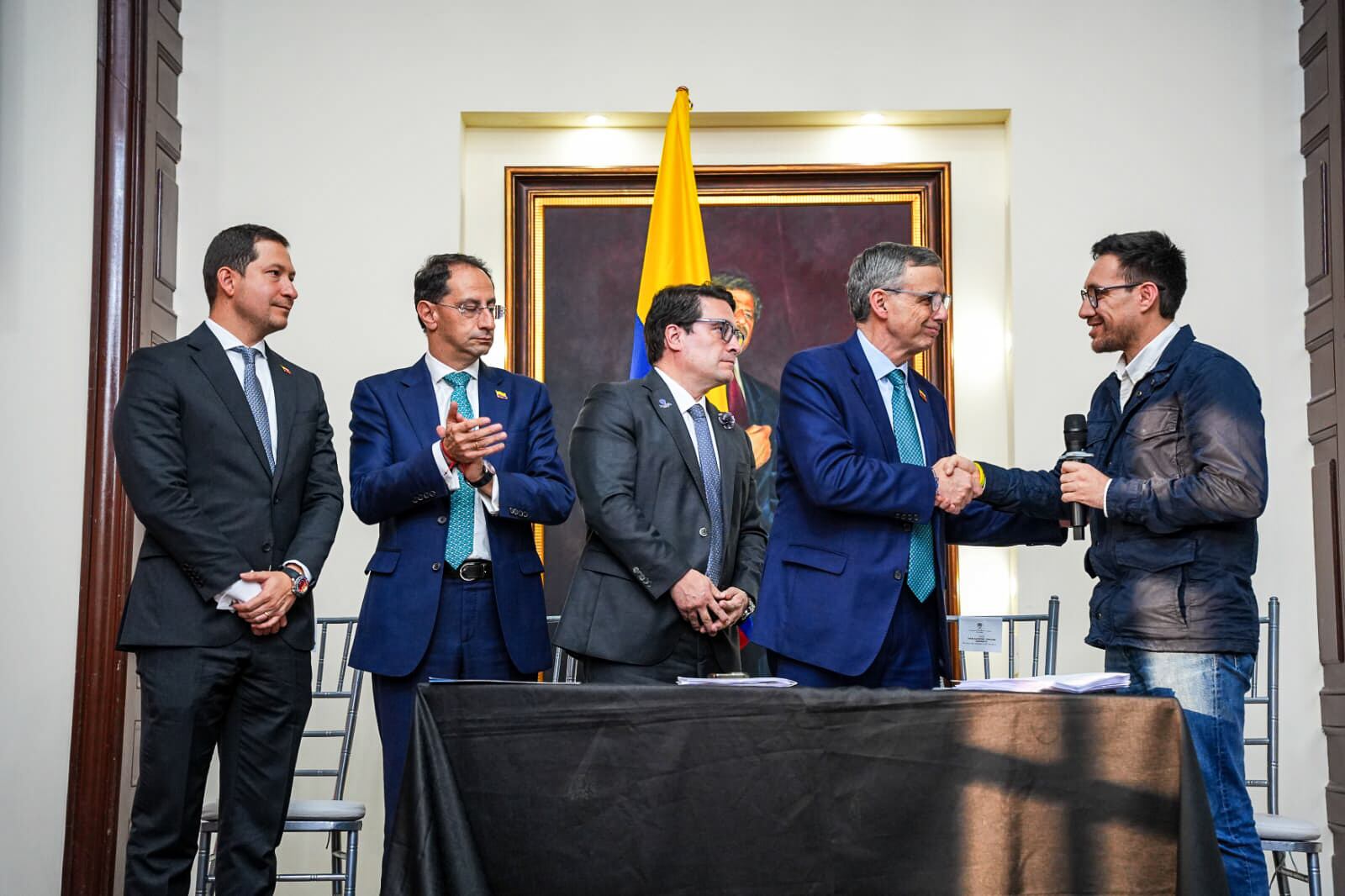 El Gobierno de De la Espriella presenta ante el Congreso su esperada ley de ajuste fiscal El Gobierno de De la Espriella presenta ante el Congreso su esperada ley de ajuste fiscal