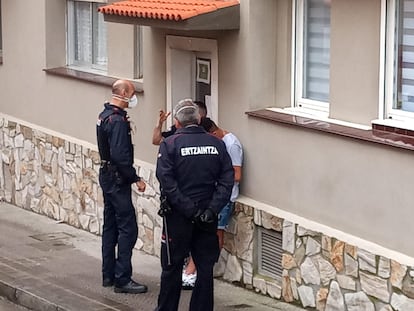 Intervención de la Ertzaintza en Portugalete para desalojar a unos okupas, el pasado mes de junio. 
