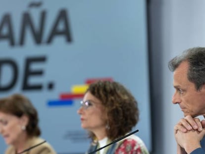 Left to right: Deputy PM Carmen Calvo, government spokesperson María Jesús Montero and Science Minister Pedro Duque.
