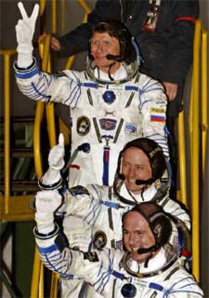 La nave que ha entrado en órbita a las 5.19 hora española está tripulada por tres astronautas.