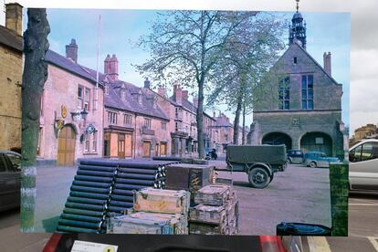 Munições na praça de Moreton-in-Marsh, ao sul da Inglaterra, em maio de 1944, durante os preparativos da invasão.