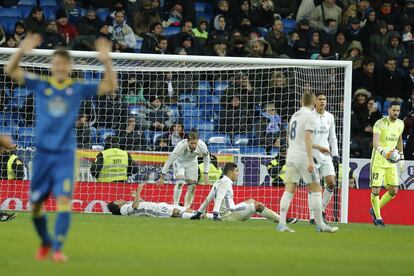 Los jugadores del Real Madrid tras el tanto marcado por Iago Aspas.