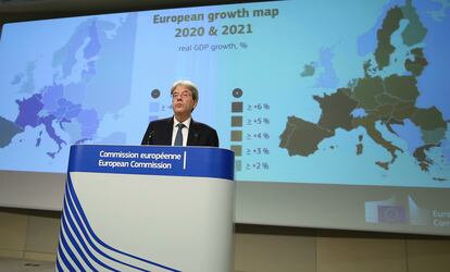 El comisario de Economía, Paolo Gentiloni, presentando las previsiones económicas en Bruselas.