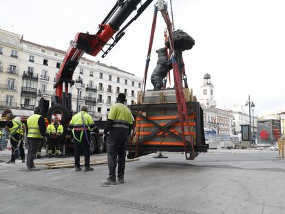 El Oso y el Madroño, este viernes durante su traslado unos 10 metros.