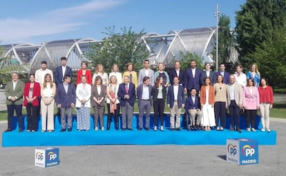 Almeida y los candidatos del PP al Ayuntamiento de Madrid.