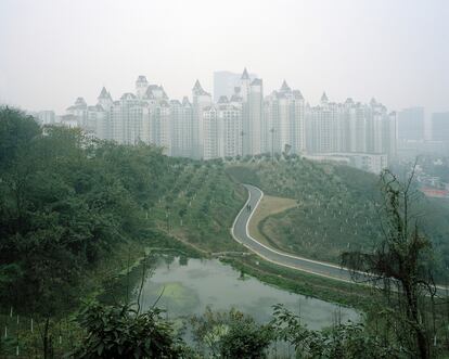 En la región china de Chongqing, el desarrollo económico ha dado paso a un proceso imparable de urbanización que arrincona la naturaleza.