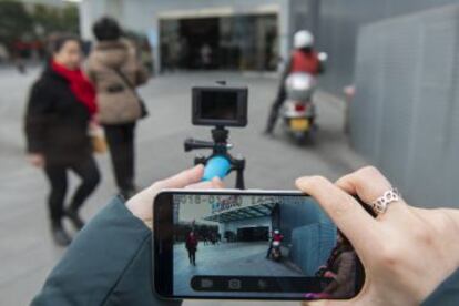 La nueva cámara de Elephone viene con multitud de accesorios que permiten instalarla en infinidad de lugares: desde el mango de la bicicleta, hasta un casco deportivo, pasando por cualquier correa.