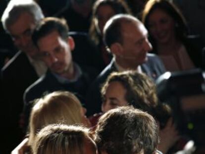 Albert Rivera, con su pareja antes del mitin de Valencia.