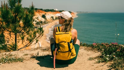Viaja a cualquier lado con todas tus pertenencias con esta práctica mochila. GETTY IMAGES.