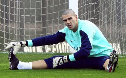 Valdés, en el entrenamiento de ayer del Barça.
