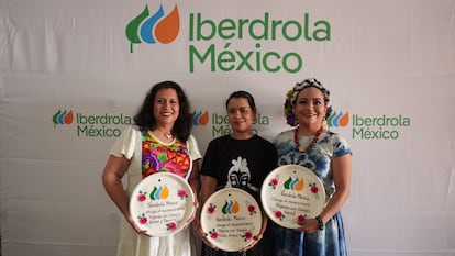 Mujeres istmeñas son reconocidas por Iberdrola México por su contribución social.