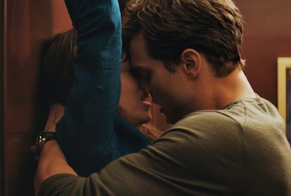 En '50 sombras de Grey' se hizo famoso el contrato precoital: él le pedía a ella que firmase un contrato donde se detallaba la naturaleza y condiciones de sus encuentros sexuales.