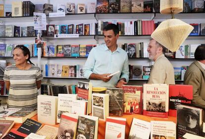 Pedro Sánchez, en la Feria del Libro de Madrid del año pasado.