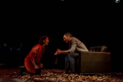 Laia Marull y Pablo Derqui, en una escena de la obra.