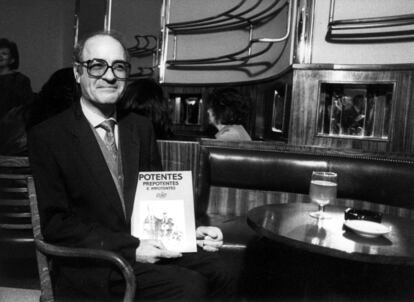 Quino, en la presentación de su libro 'Potentes, prepotentes e impotentes' en Madrid, el 12 de febrero de 1990.