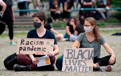 Imagen de una protesta contra el racismo este sábado en Stuttgart, al sur de Alemania.