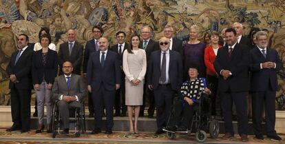 La reina Letizia, el viernes, con una representación de la Asamblea General Anual del Foro Europeo de la Discapacidad.
