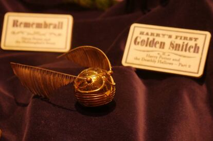 La Golden Snitch, la pelota principal del juego de 'quidditch' que practican los aprendices de mago en Hogwarts.