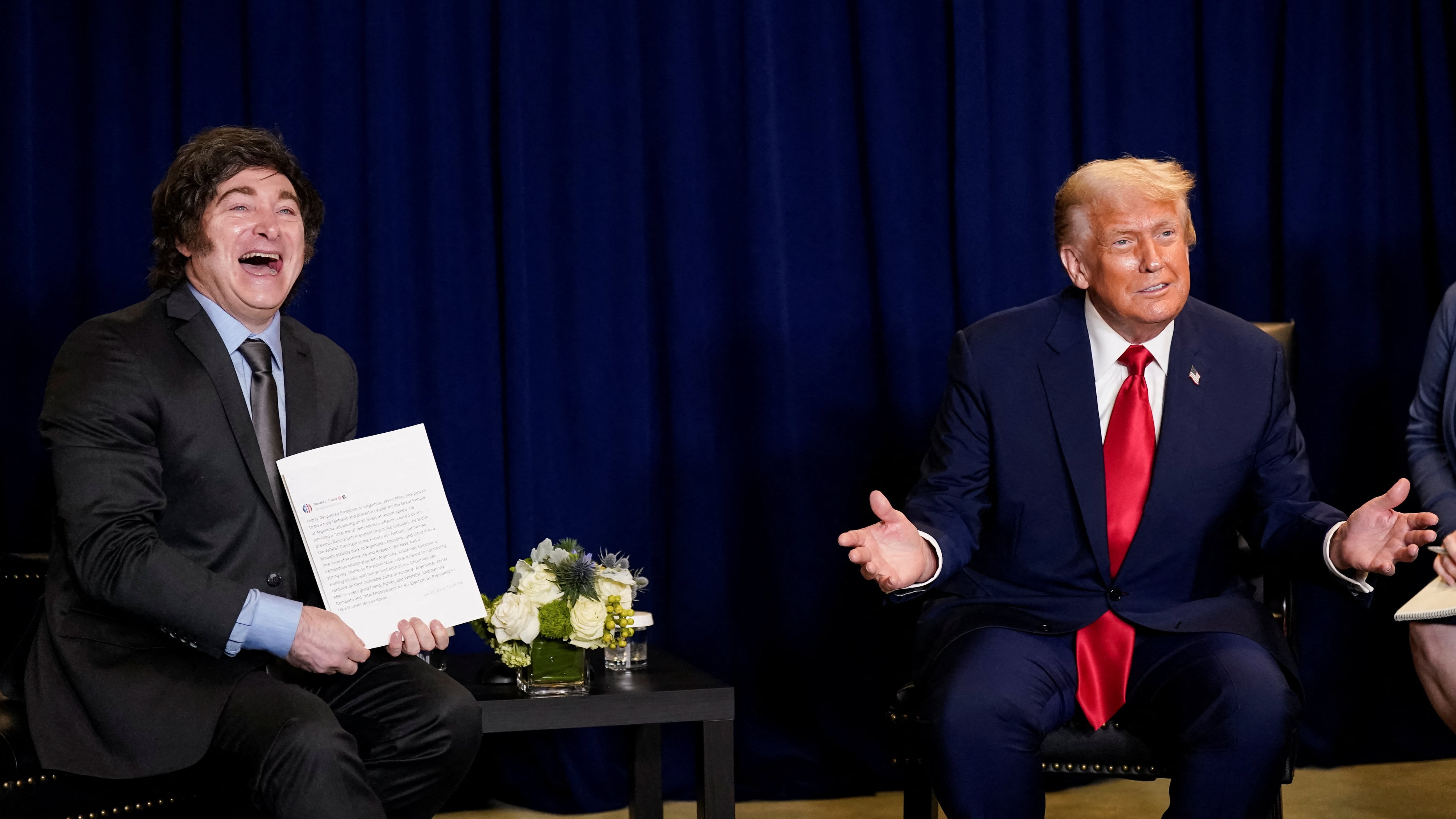 Donald Trump y Javier Milei posan para las cámaras durante su encuentro de este martes, en el marco de la Asamblea General de la ONU, en Nuva York.