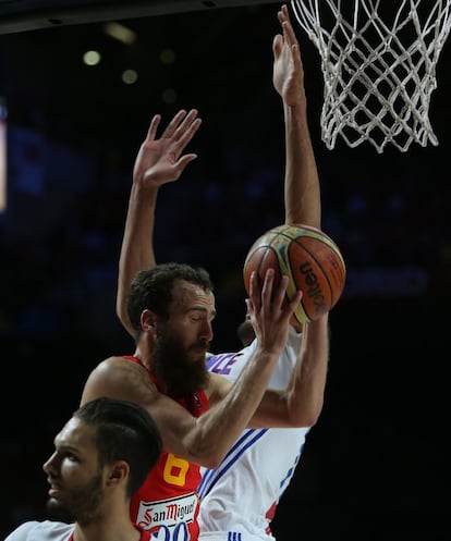 Sergio Rodriguez entra a canasta.