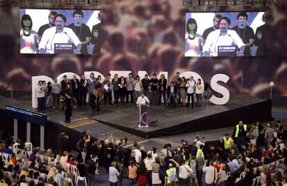 El líder de Podem, Pablo Iglesias, intervé en l'assemblea fundacional del partit a la plaça de toros de Vistalegre (Madrid).