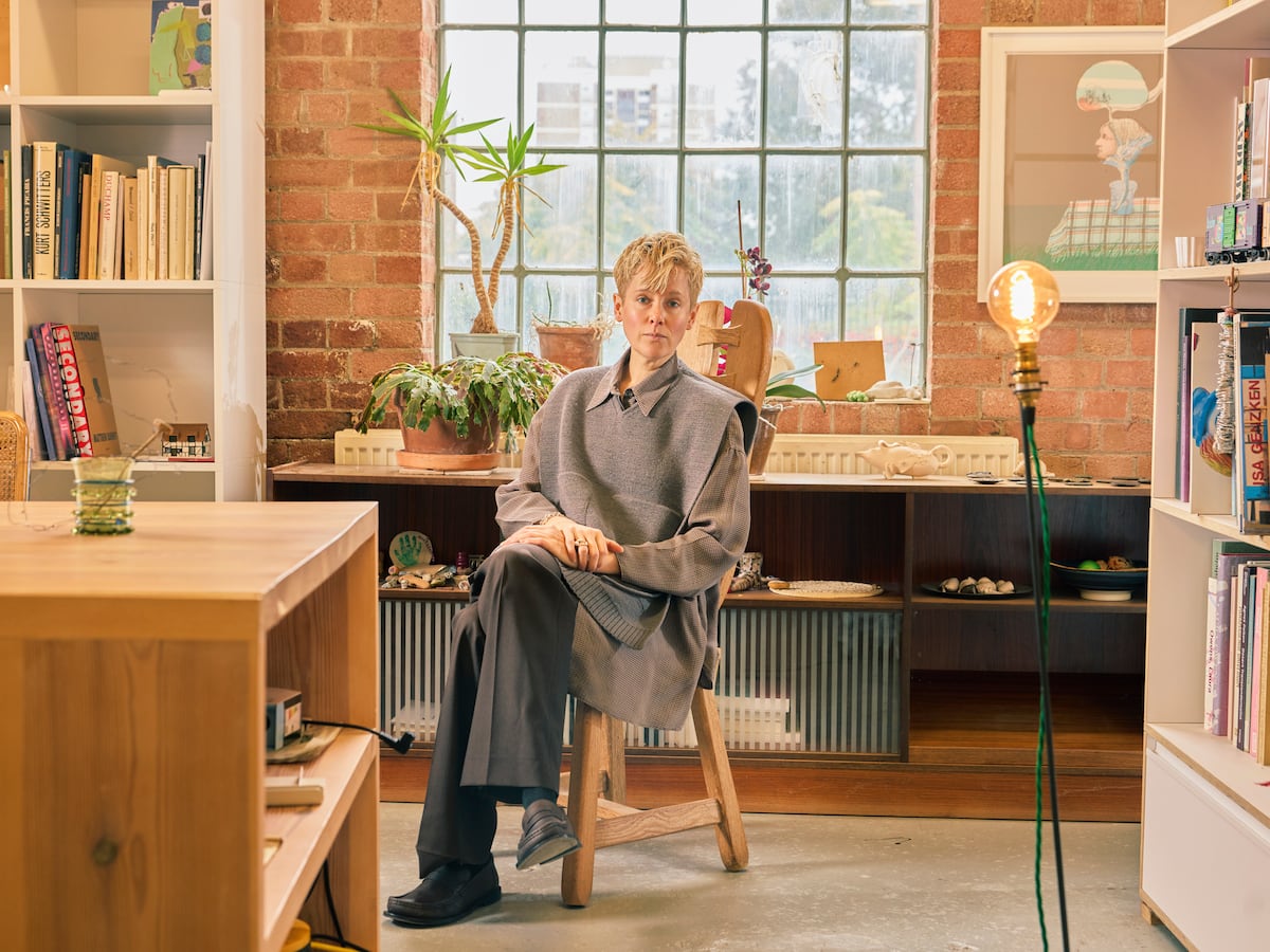 Helen Marten, la artista de moda: “A todos nos seducen el brillo y la velocidad, pero la rapidez se está acabando”
