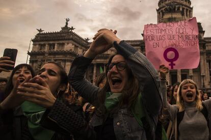 Manifestaci&oacute;n a favor del aborto en Buenos Aires, Argentina.