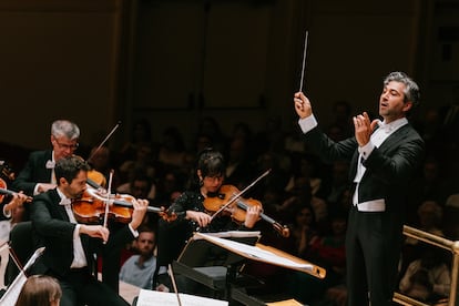 David Afkham dirigiendo a la Orquesta Titular del Teatro Real, el pasado 5 de junio en el Stern Auditorium/Perelman Stage del Carnegie Hall de Nueva York.